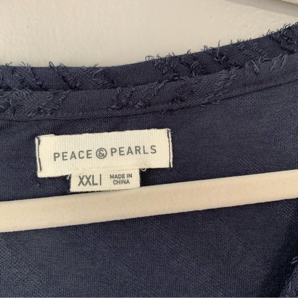 Peace & Pearls navy blue Aztec eyelash relief short sleeve vneck top. Size XXL - Picture 3 of 10